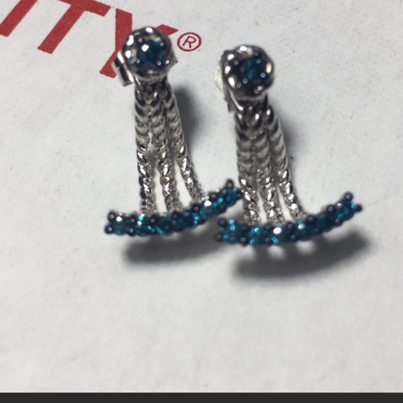 FLASH SALE. GORGEOUS BLUE DIAMONDS 💎 EARRINGS. 2 PIECE SET. - Picture 2 of 8